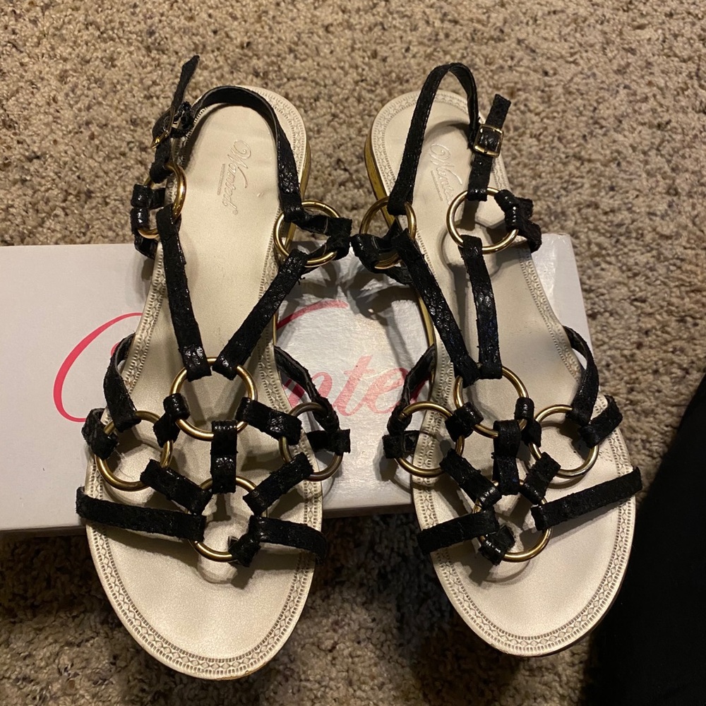 Women’s Black and Gold Rings Thong Sandals